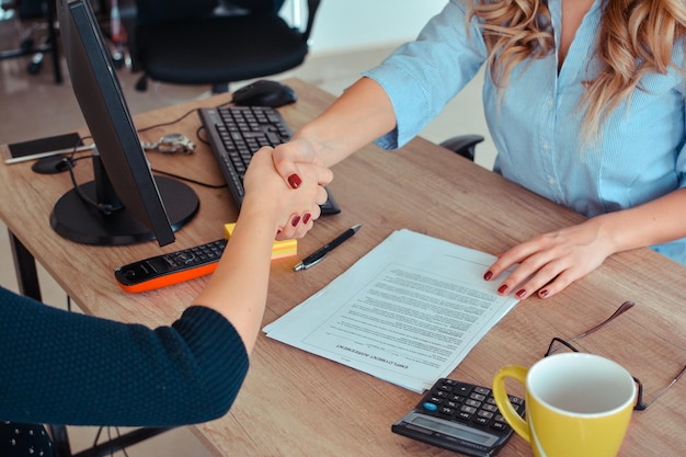 Jak napisać podziękowanie za pomoc finansową w sposób naturalny i szczery