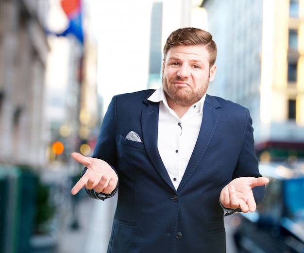 Co to jest etyka biznesu i jaki ma wpływ na codzienne decyzje firm?